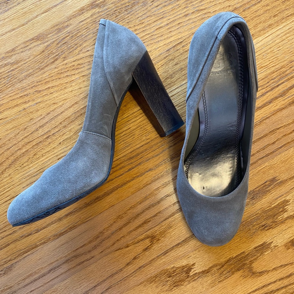 Women’s Suede Pumps